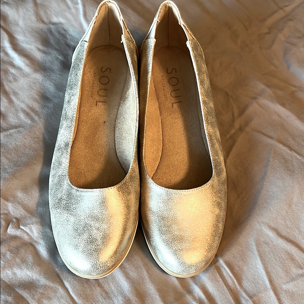 Naturalizer metallic flats - size 9